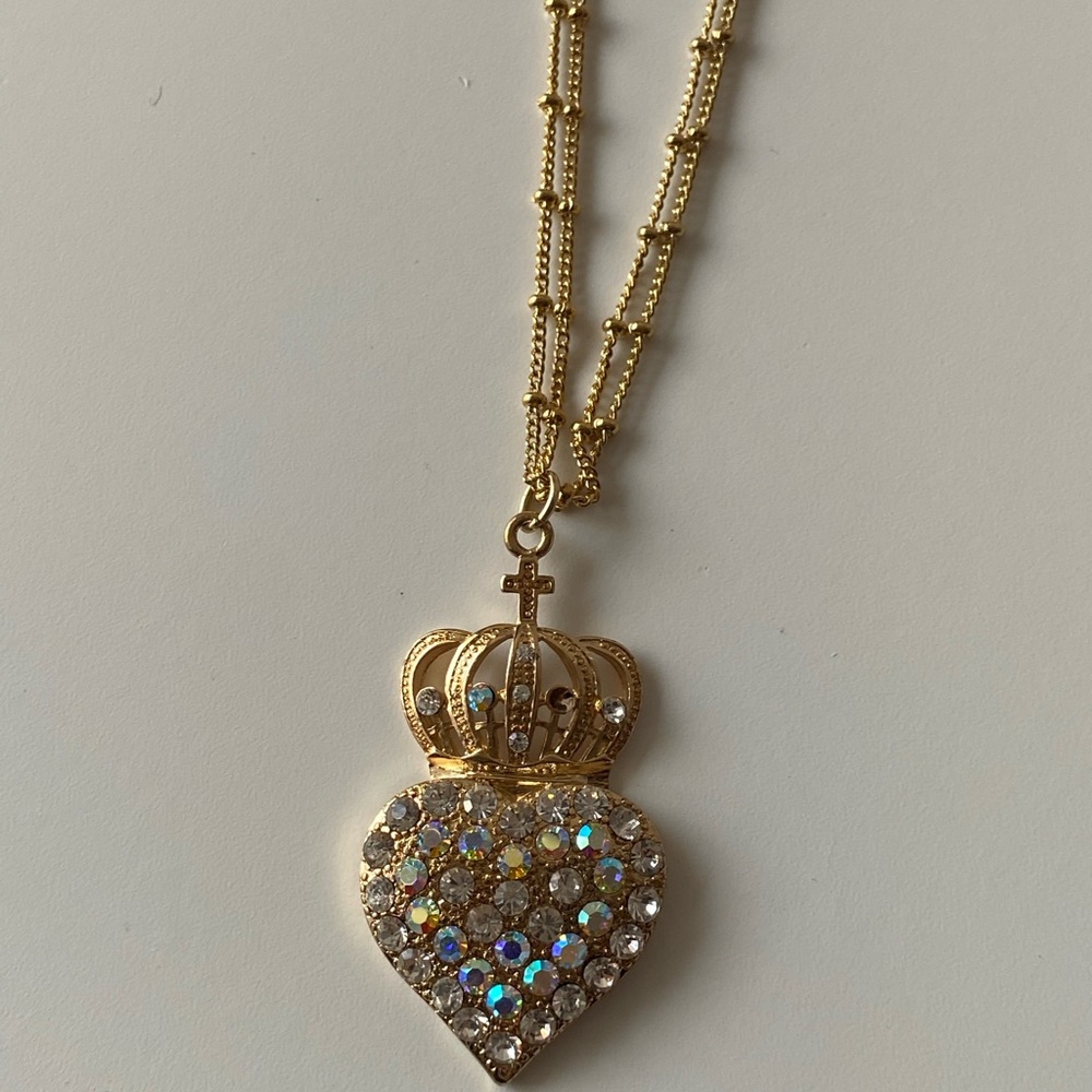 Crowned heart gold necklace❤️